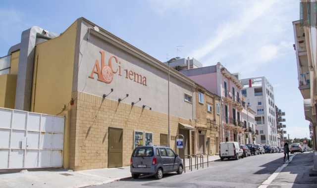 Bari, il cinema Abc sospende l'attivit. Poche parole su facebook: The end